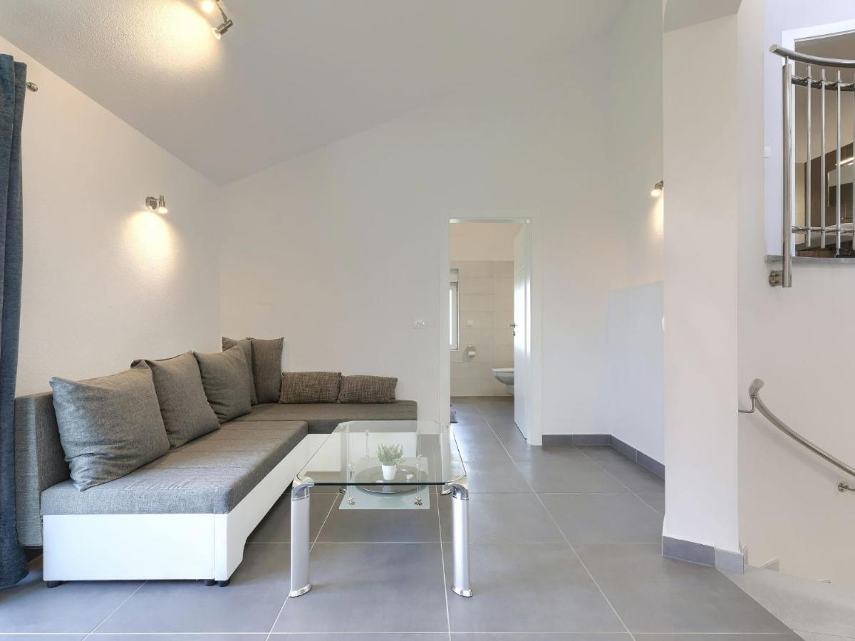 Holiday Home Villa Gocci By Interhome Kmeti Exterior photo