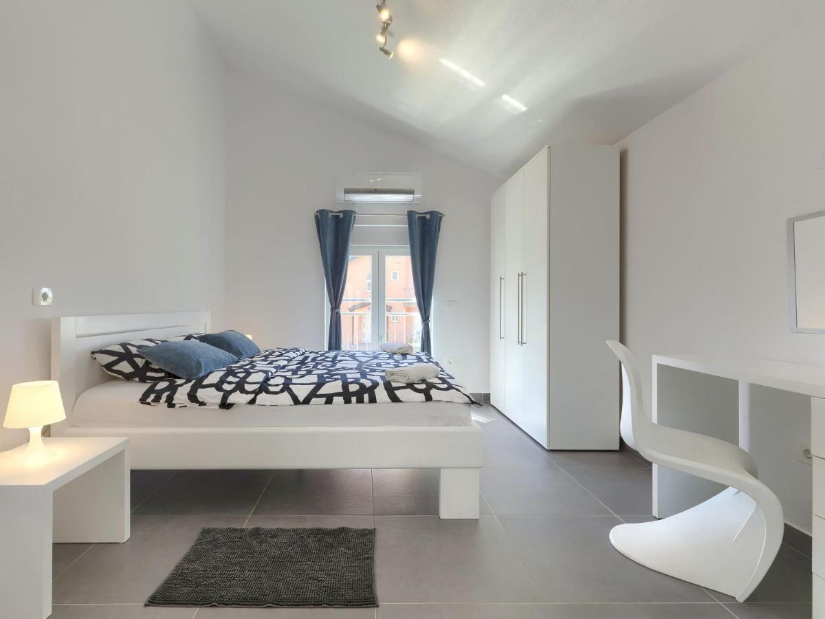 Holiday Home Villa Gocci By Interhome Kmeti Exterior photo