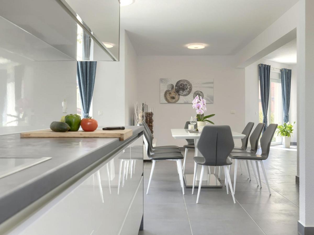 Holiday Home Villa Gocci By Interhome Kmeti Exterior photo