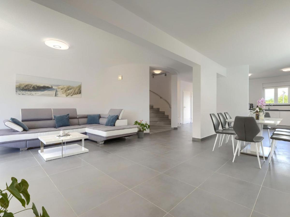 Holiday Home Villa Gocci By Interhome Kmeti Exterior photo