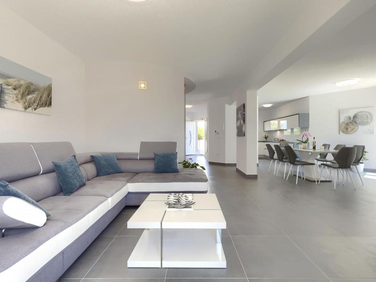 Holiday Home Villa Gocci By Interhome Kmeti Exterior photo