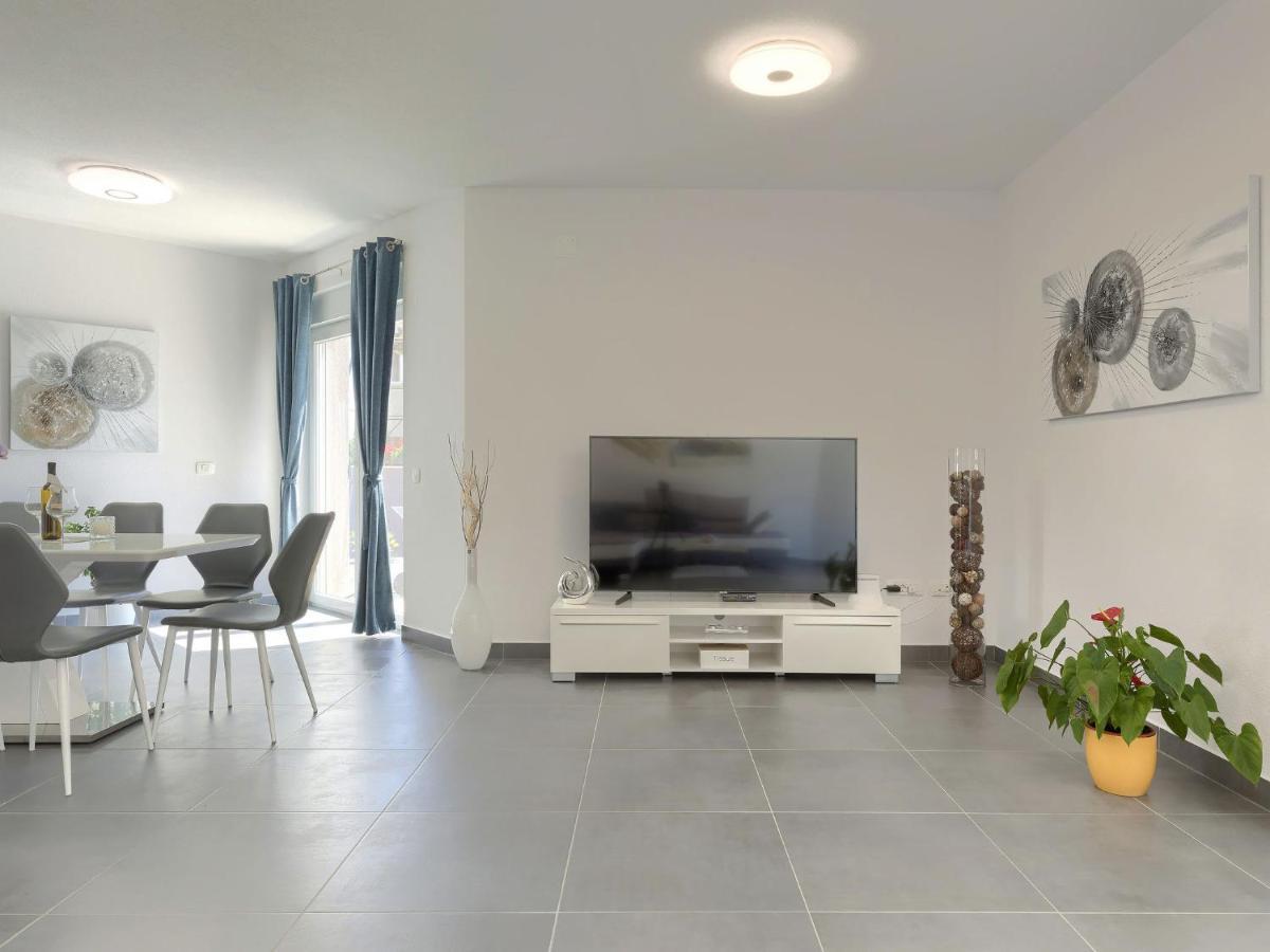 Holiday Home Villa Gocci By Interhome Kmeti Exterior photo